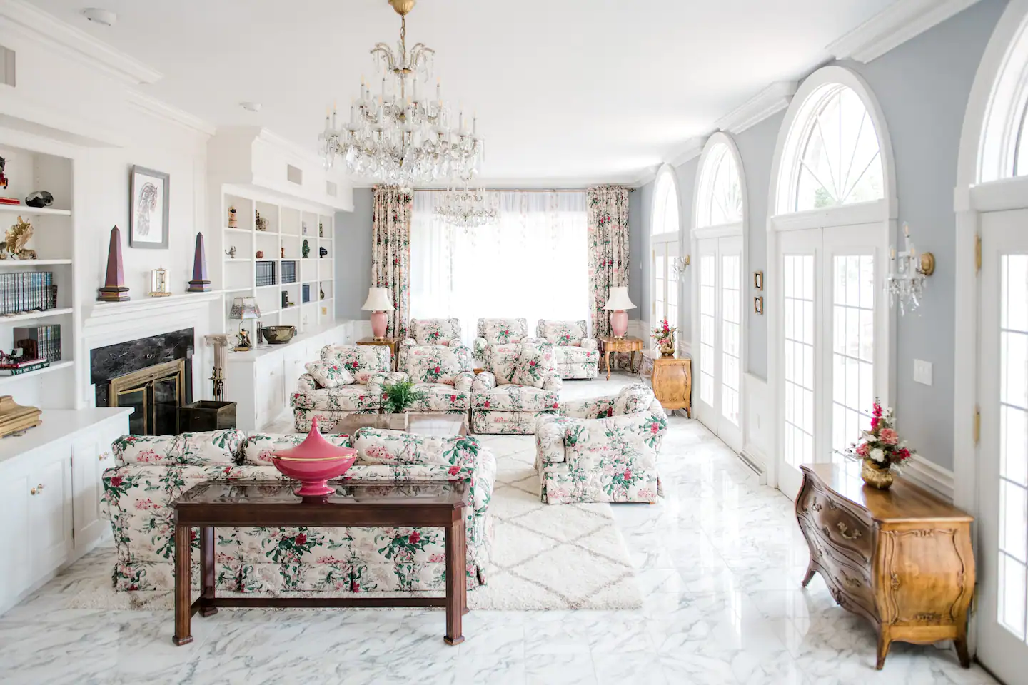Large sitting room with lots of natural light.