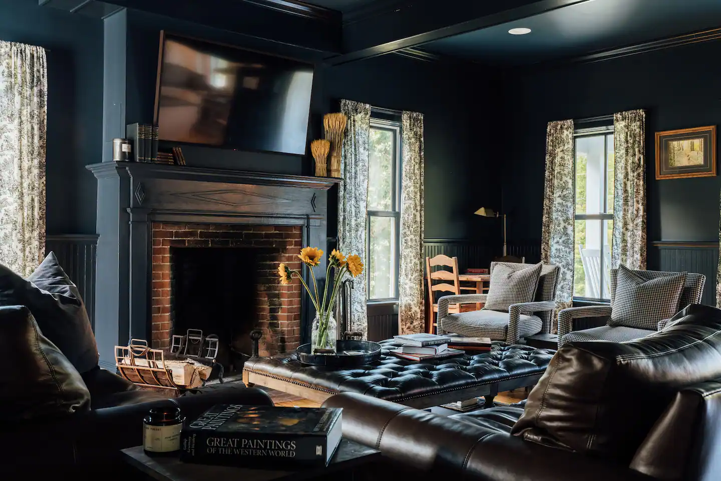 A very cozy living room.