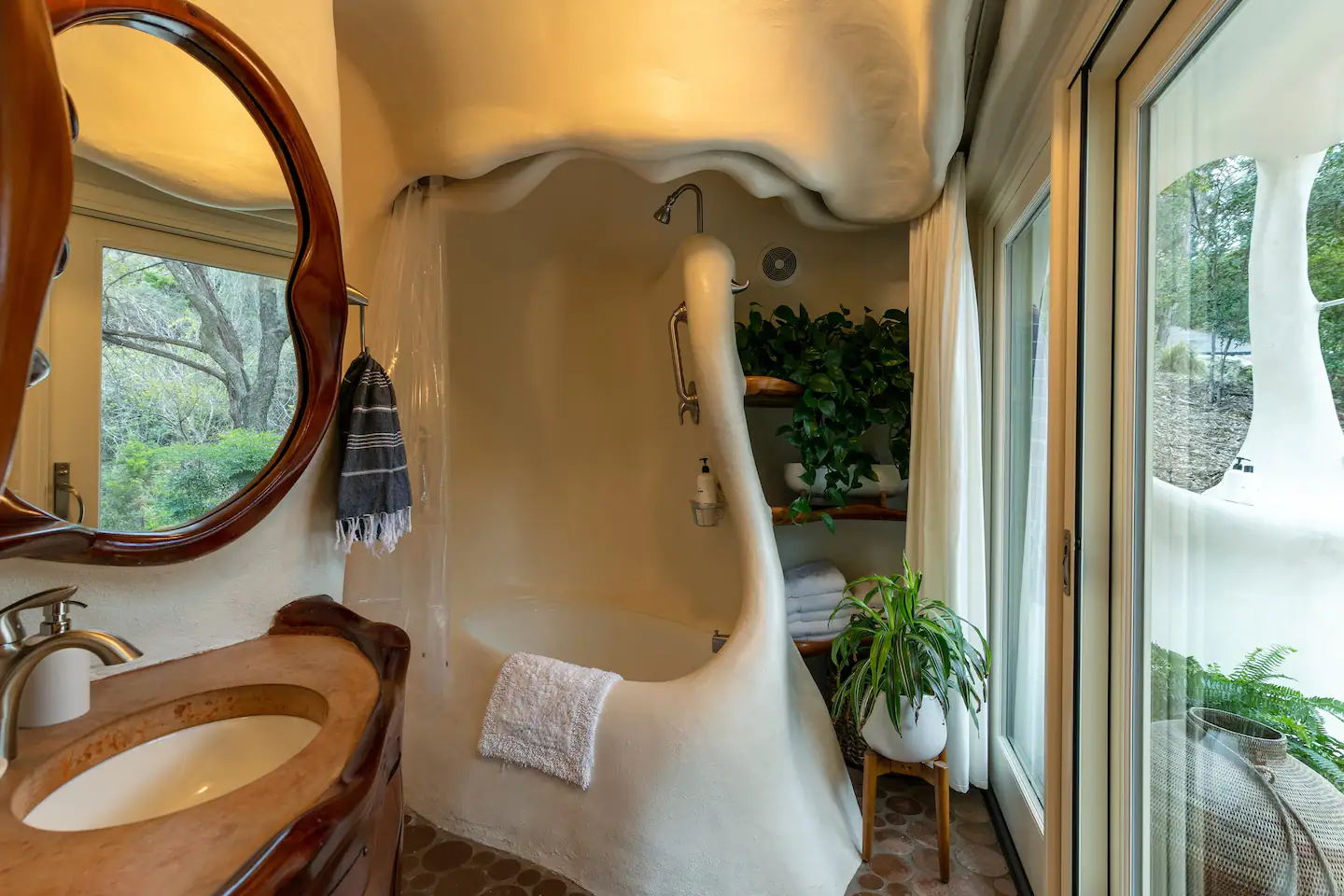 Take a bath in this beautiful bathroom
