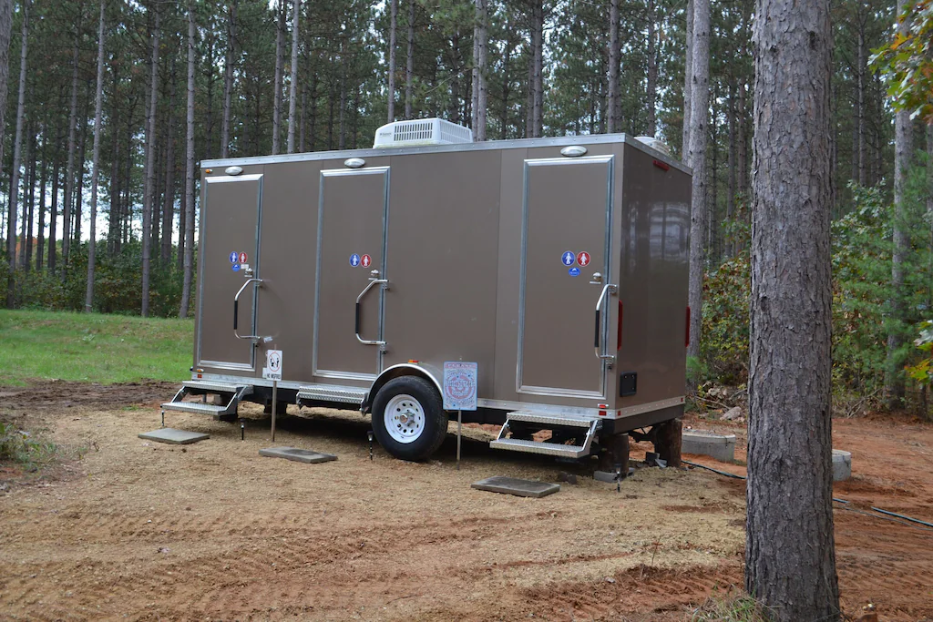 In the winter, there is no bath house or showers, therefore you must use a porta toilet.
