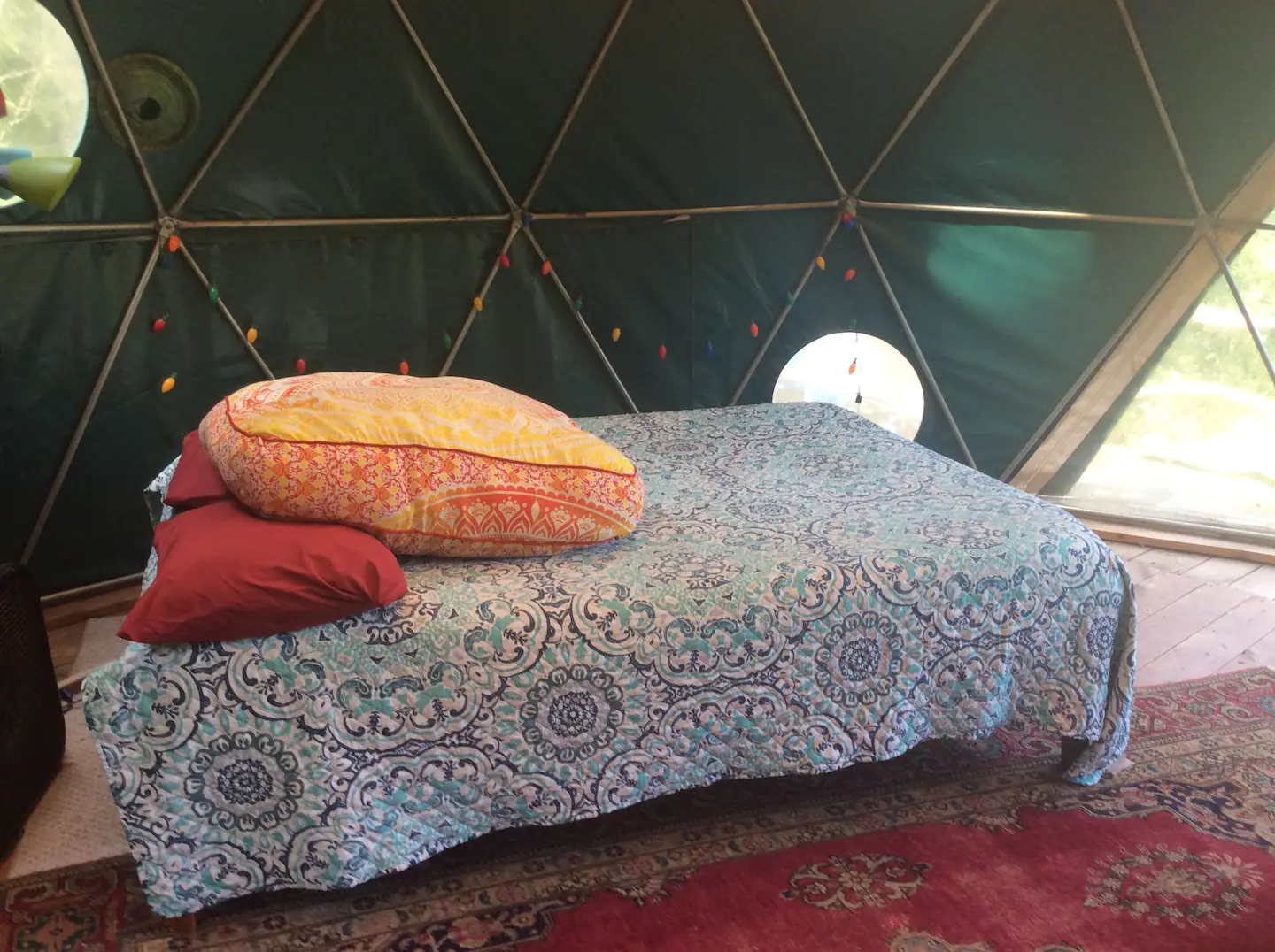 There is only one queen-sized bed available.