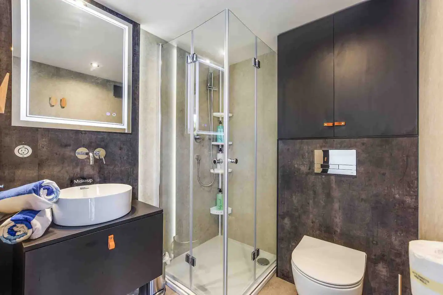 Each pods are equipped with their own en-suite restroom