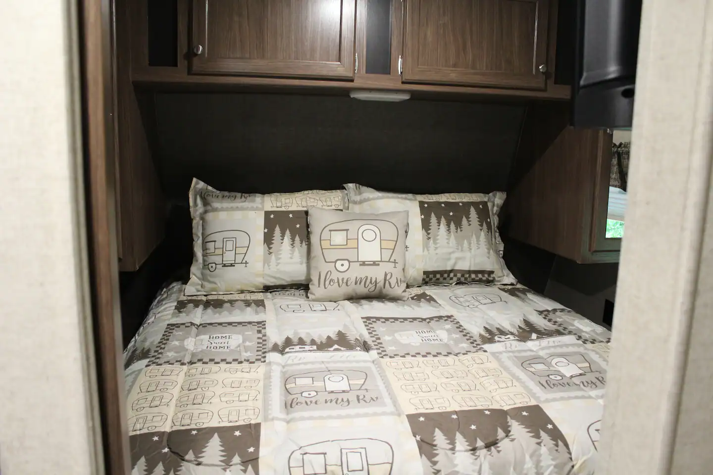 Bedroom with a Queen Size Bed