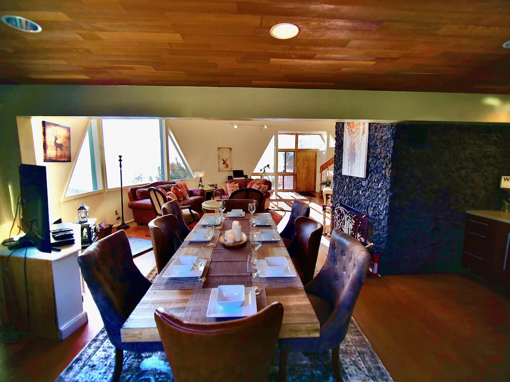 With your supper and favorite bottle of wine, take in the breathtaking views.