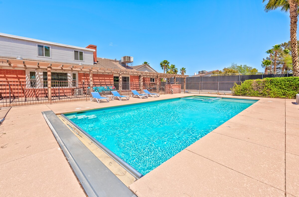 The pool can be heated for $110 per day, with a minimum 3-day charge.