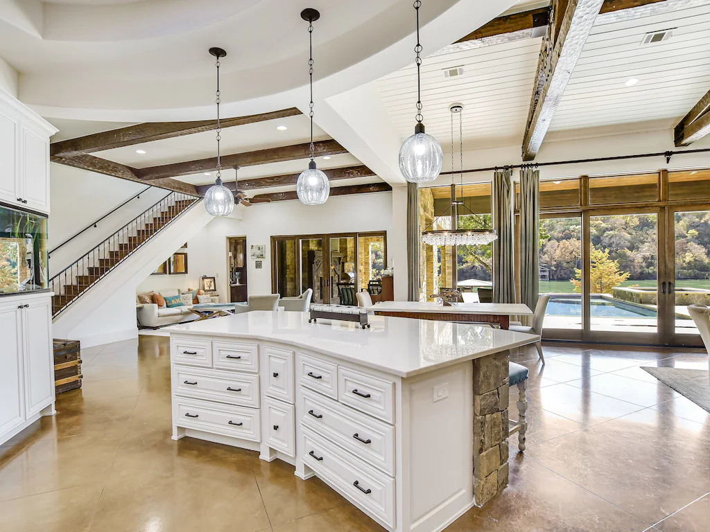 The kitchen is equipped with everything you need and has a breakfast bar.