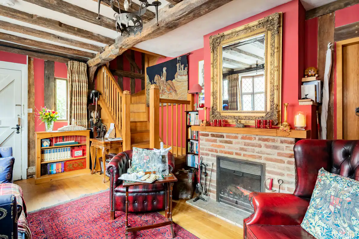 The Reading Room, guest sitting room has plenty of books and current country magazines to read.