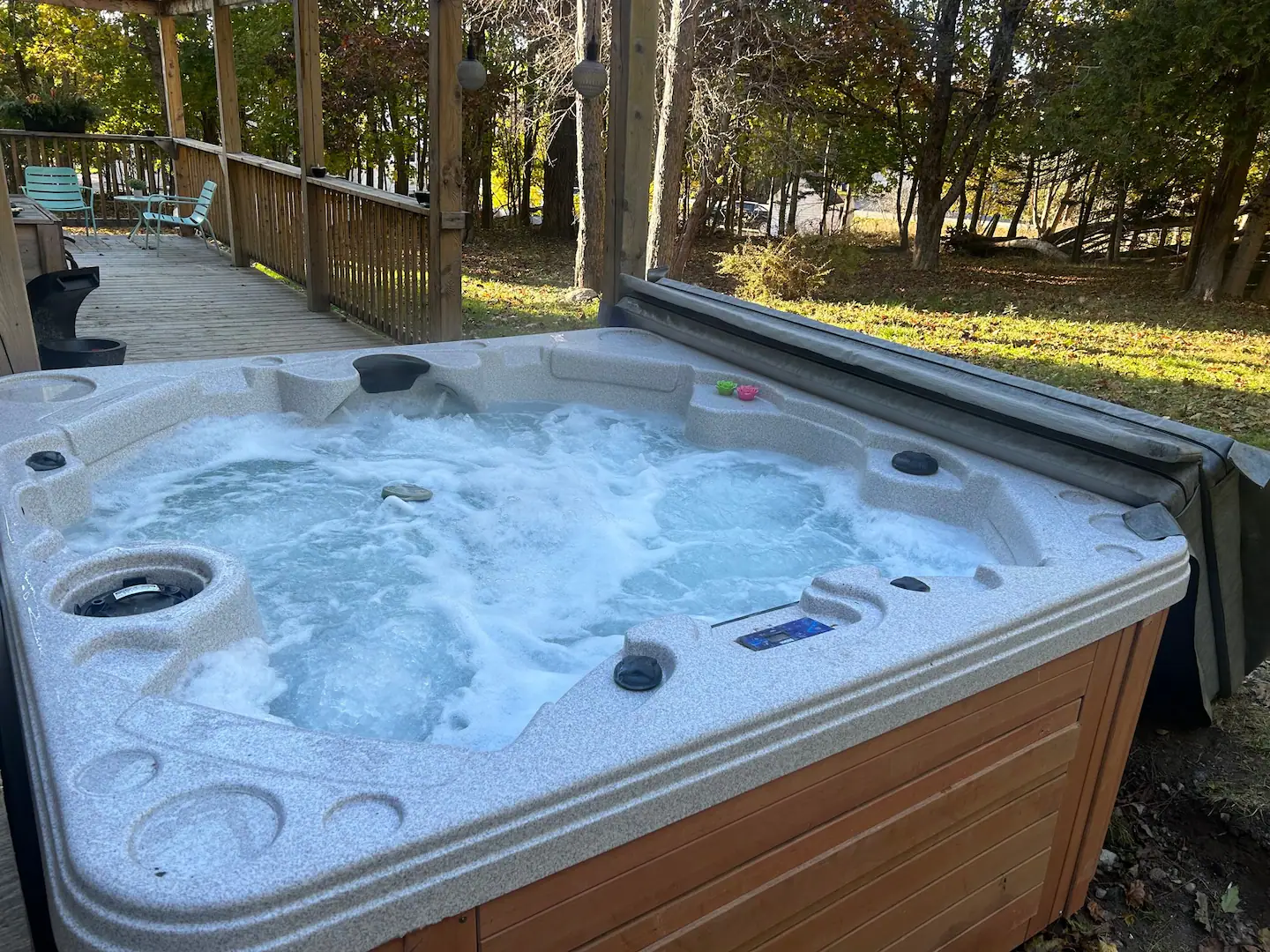 Full bath with jet tub.