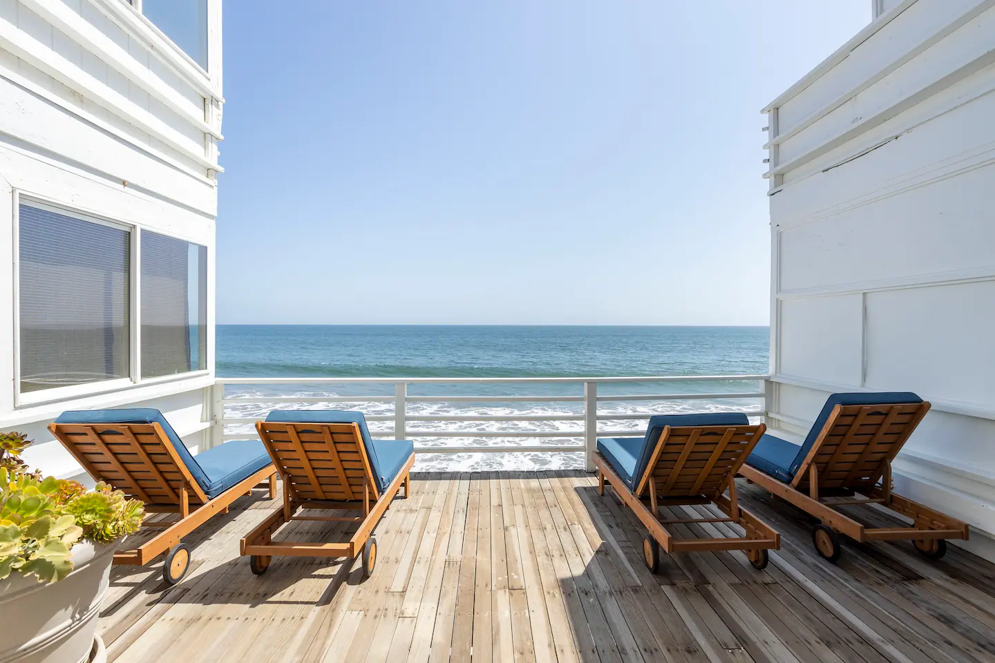 Panoramic views while relaxing.