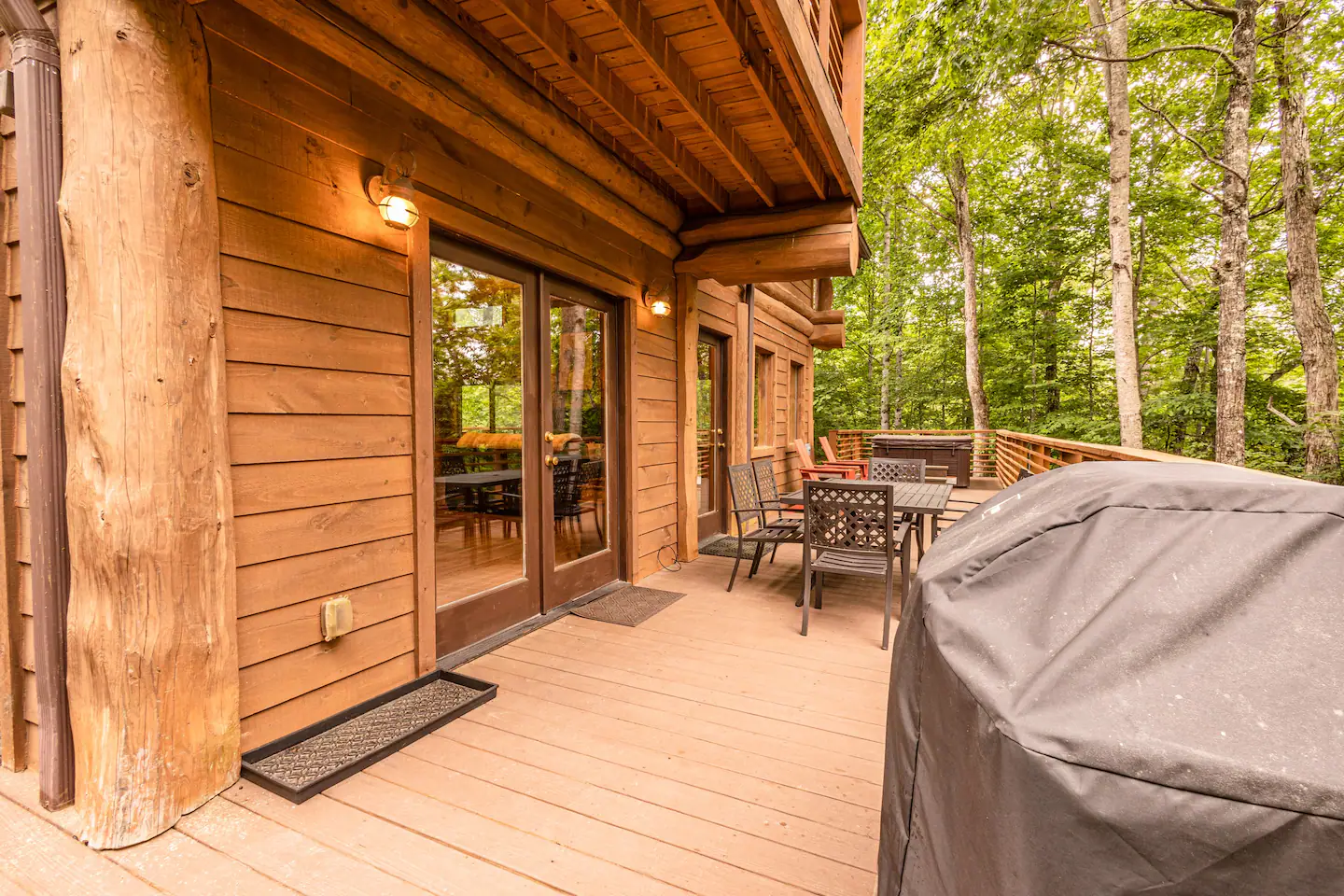 Spacious patio with views of the breathtaking environment.