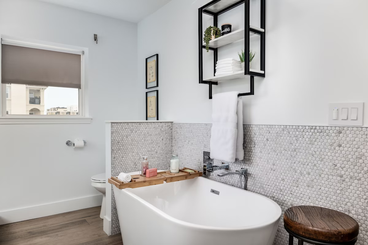 Master free standing soaking tub