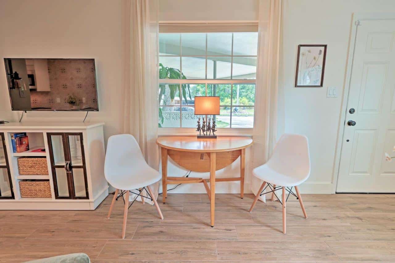 Work-friendly desk, board games, backyard, outdoor dining area, outdoor furniture