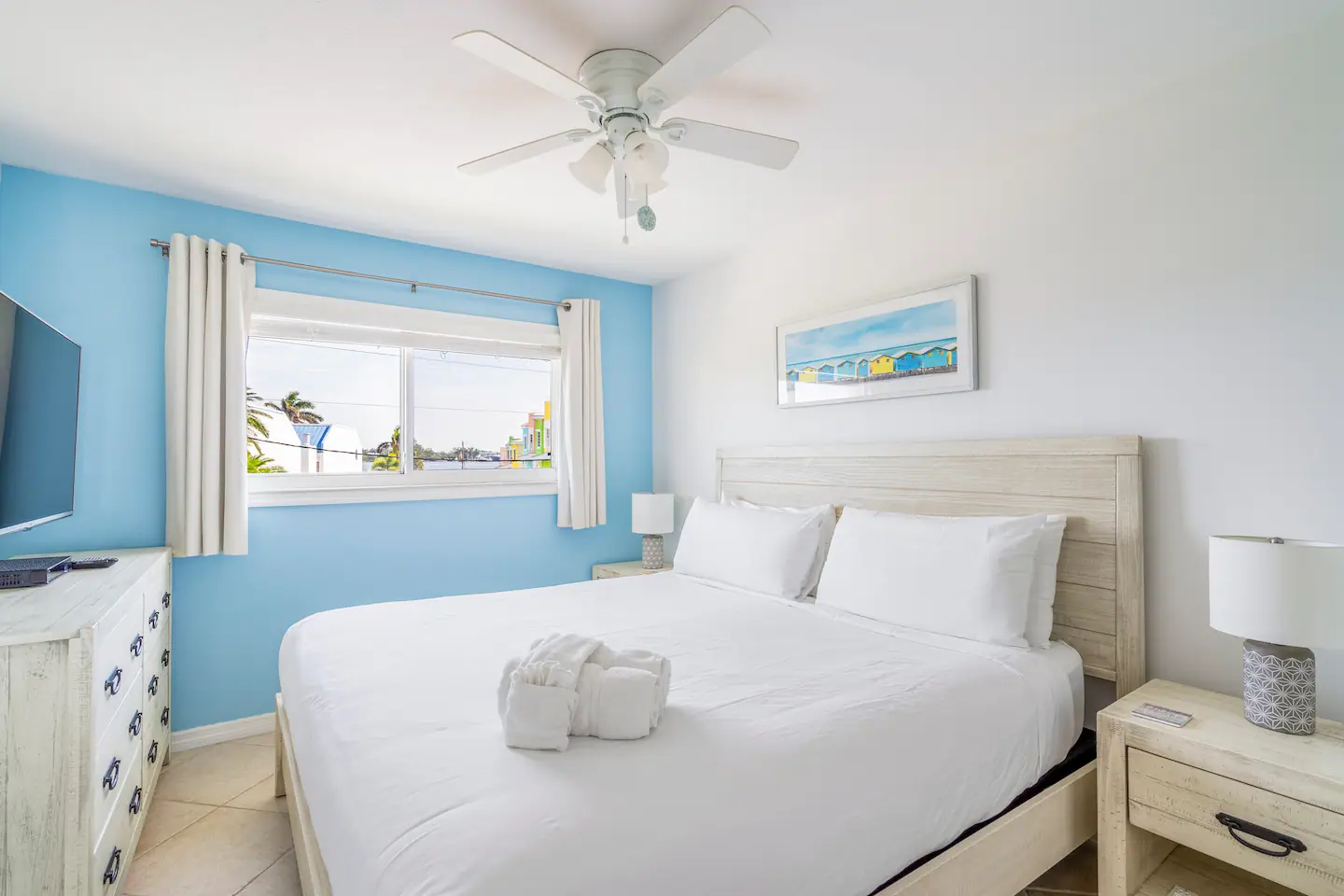 Wake up every morning to the best views of the turquoise waves of the Gulf of Mexico.