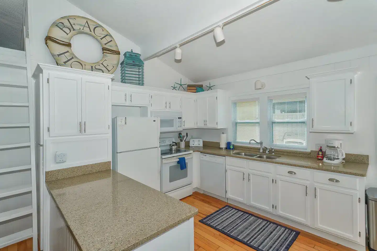 Fully equipped open plan kitchen.