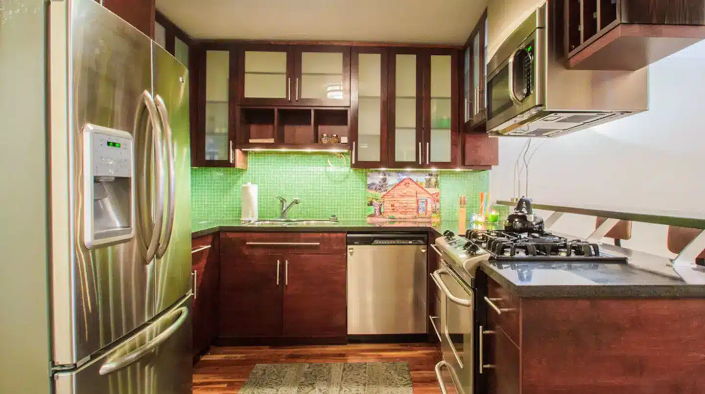 Gas stove and plenty of room to prep a meal.