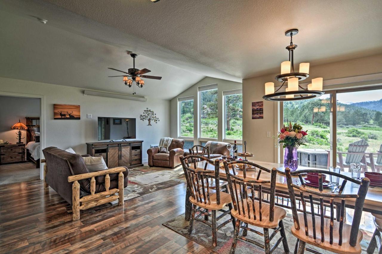 Dining Area with enough seating for 8 individual.