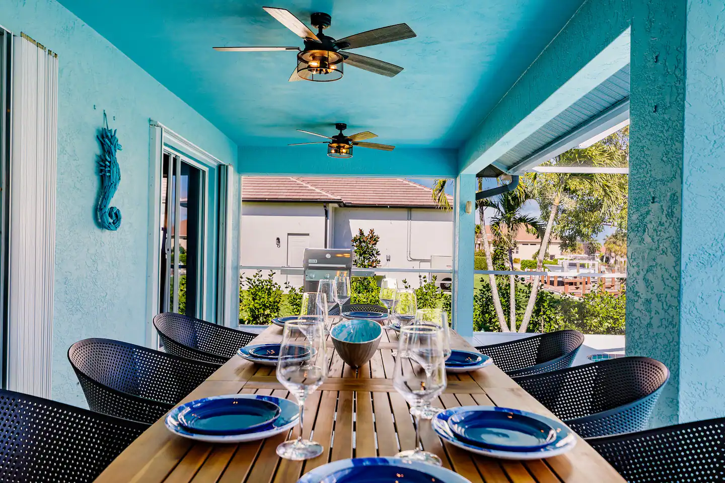 Al freso dining with seating for 8.