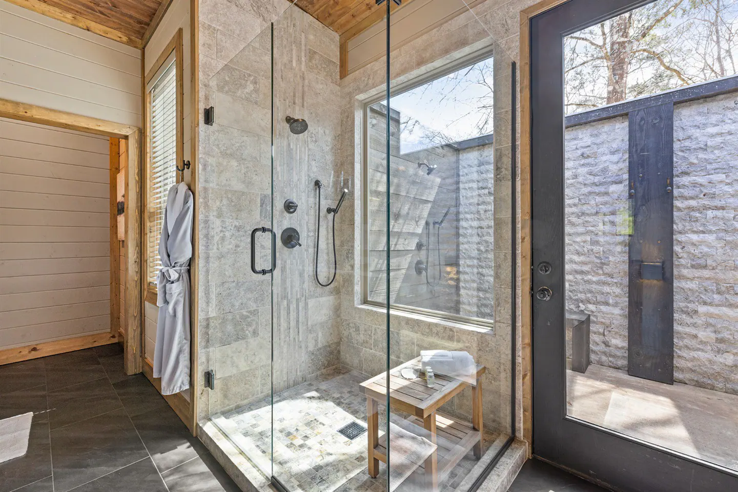 En-suite bathroom on master bedroom.
