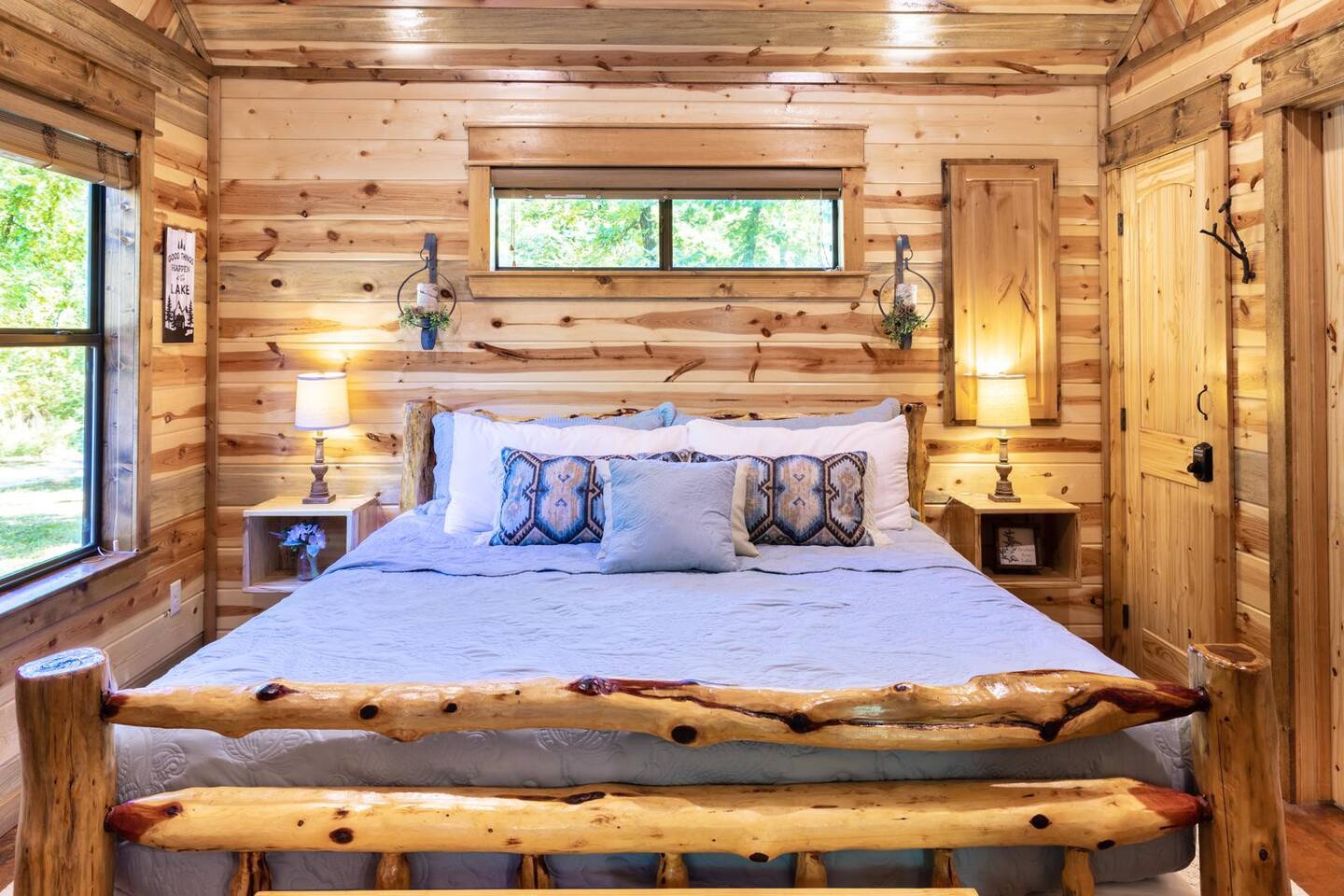 Very cozy bedroom.
