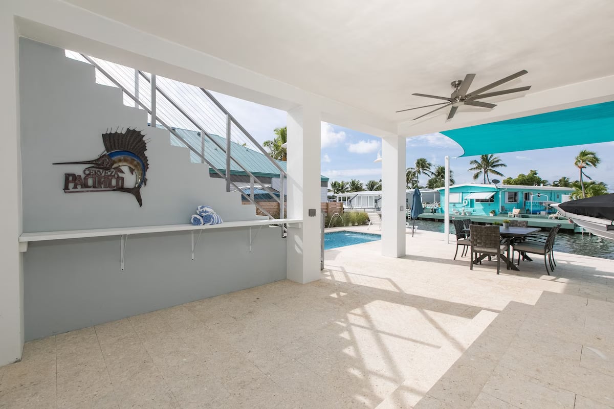It’s outdoor Patio deck and Rooftop Terrace extends your living space into the private quiet ocean setting with panoramic views