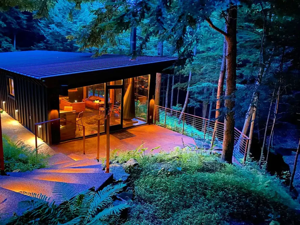 Hocking Hills Airbnbs with Hot Tubs
The Ledge@LostCavern
Location: South Bloomingville, Ohio