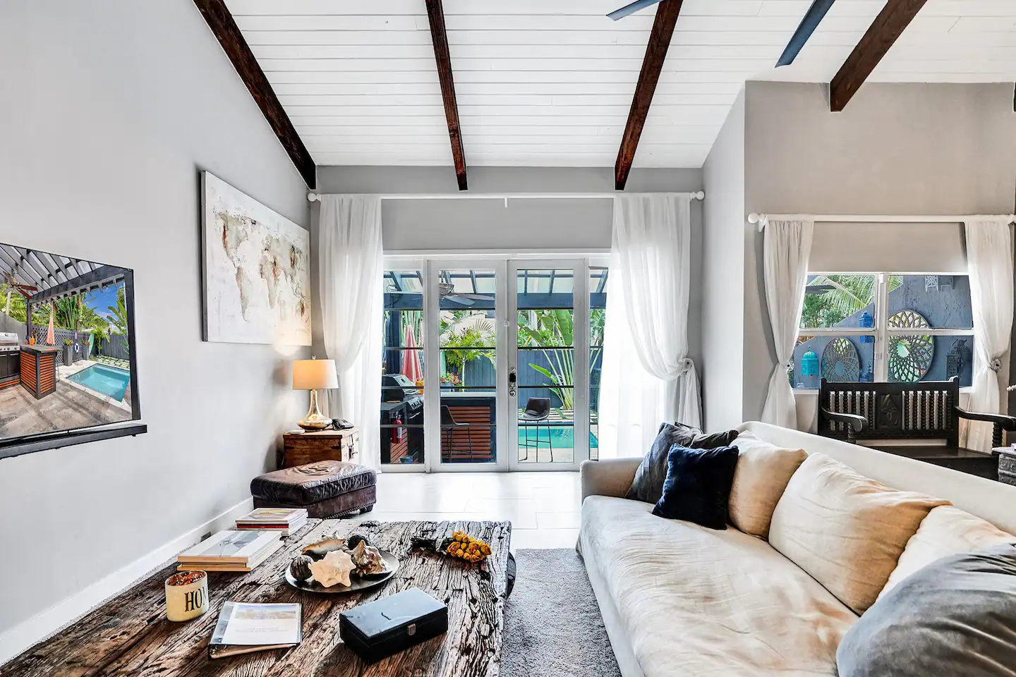 Spectacular and inviting open floor plan with a soothing, insightful Zen feel that over looks the pool and backyard.