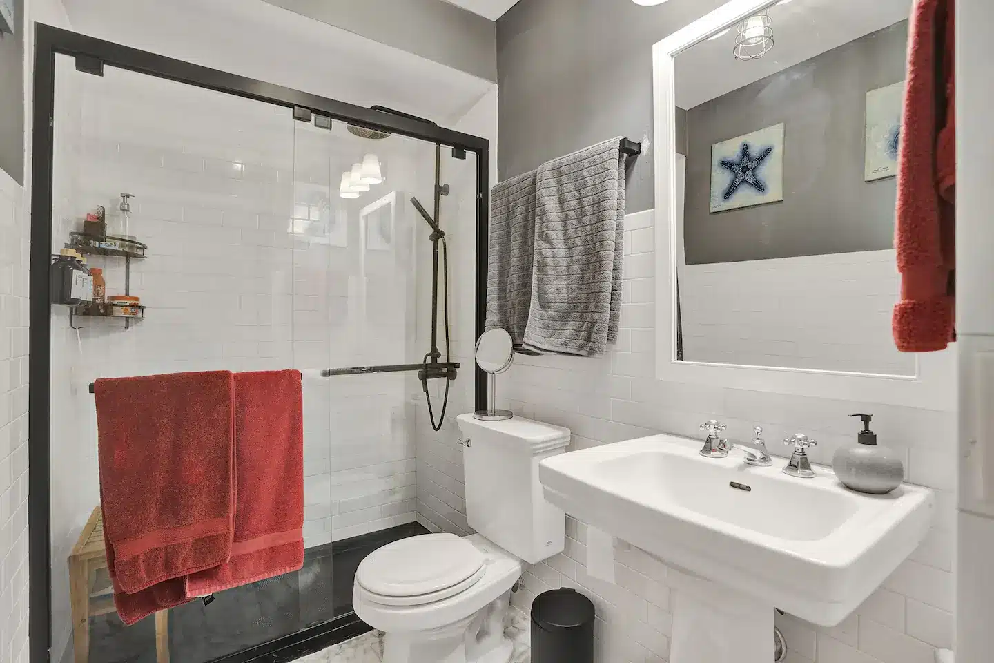 First floor bedroom's bathroom.