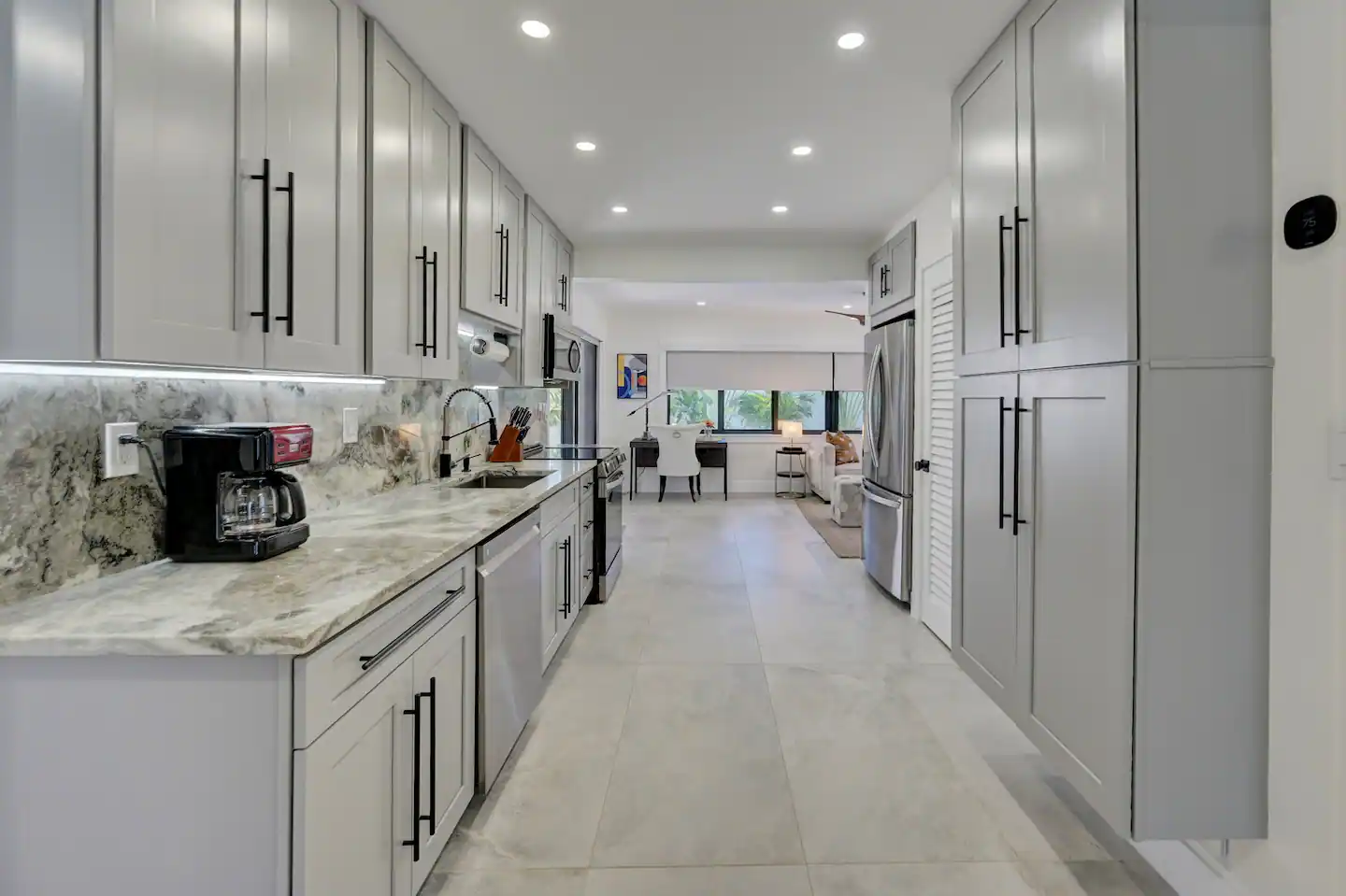A fully equipped kitchen.