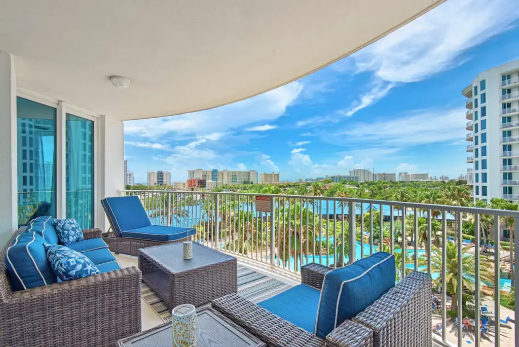 Best Airbnbs Destin
Palms of Destin 1515
Location: Destin, Florida