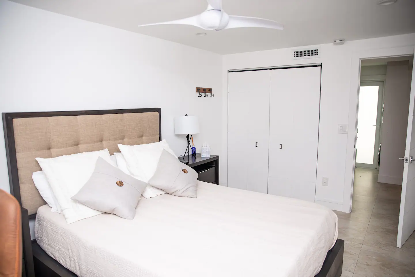 Bedroom with motorized queen bed, desk and TV with Netflix, Hulu, espn etc
