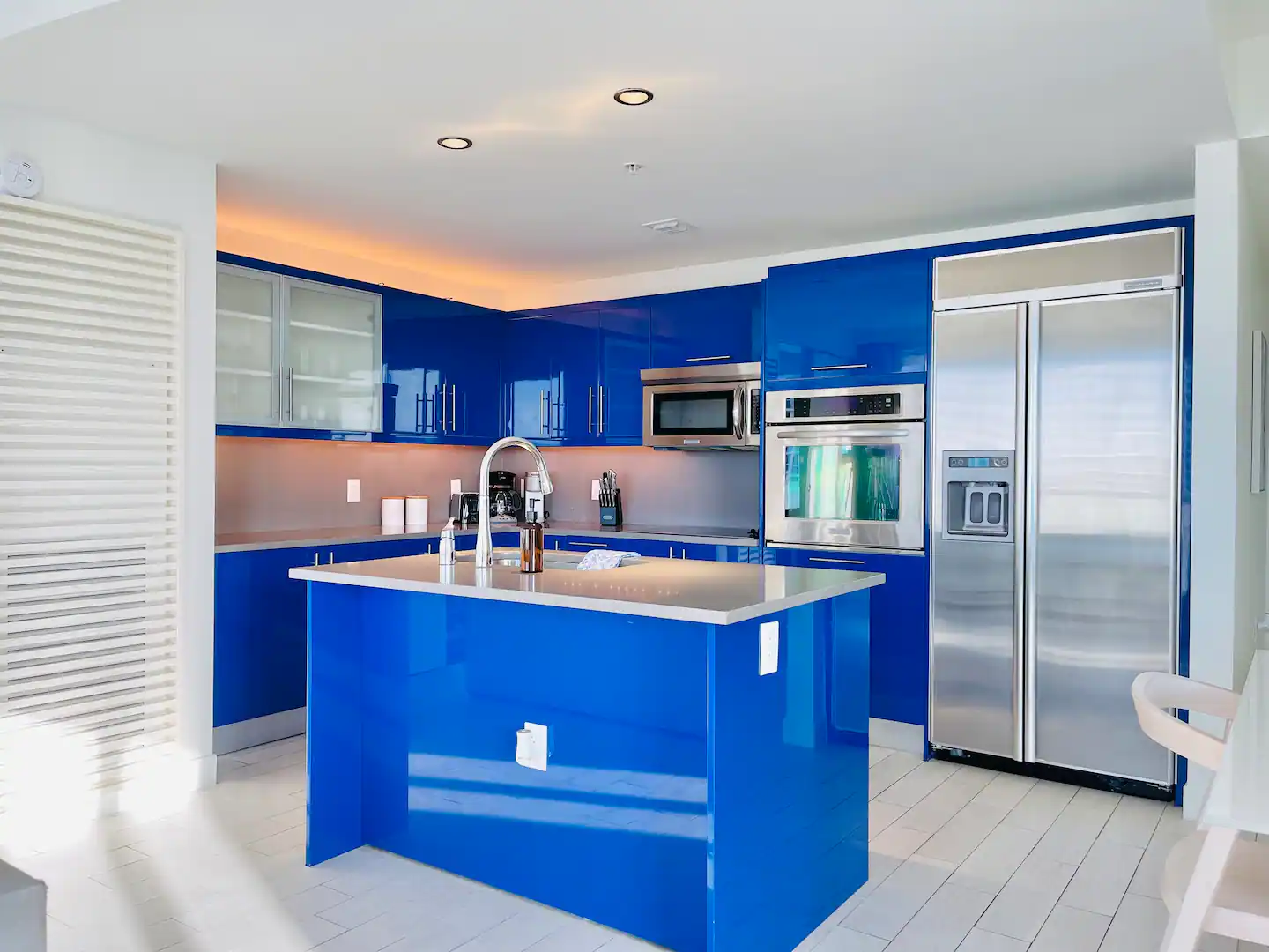 Large fully stocked kitchen with dishwasher and full size refrigerator.
