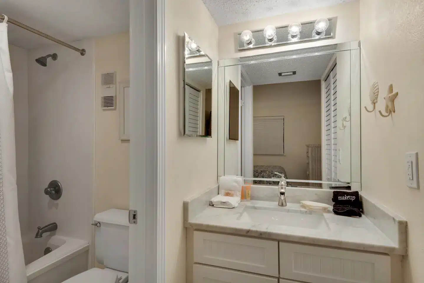 Guest bathroom with a bathtub/shower